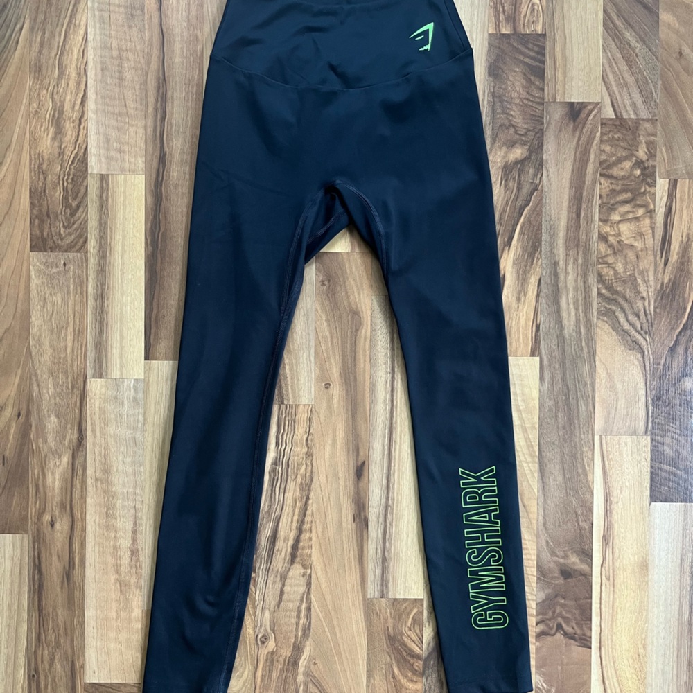 NWOT Gymshark training graphic leggings